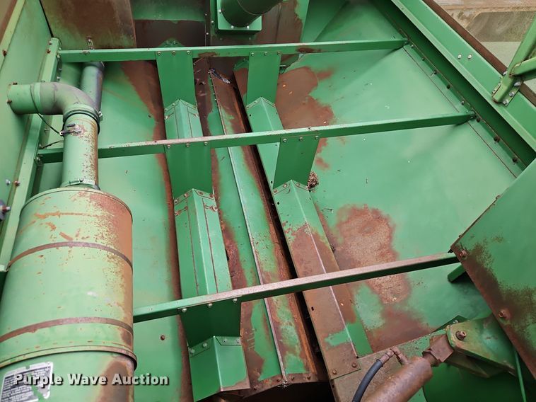 image for item EI8225 1988 John Deere 7720 Titan II  RWA combine