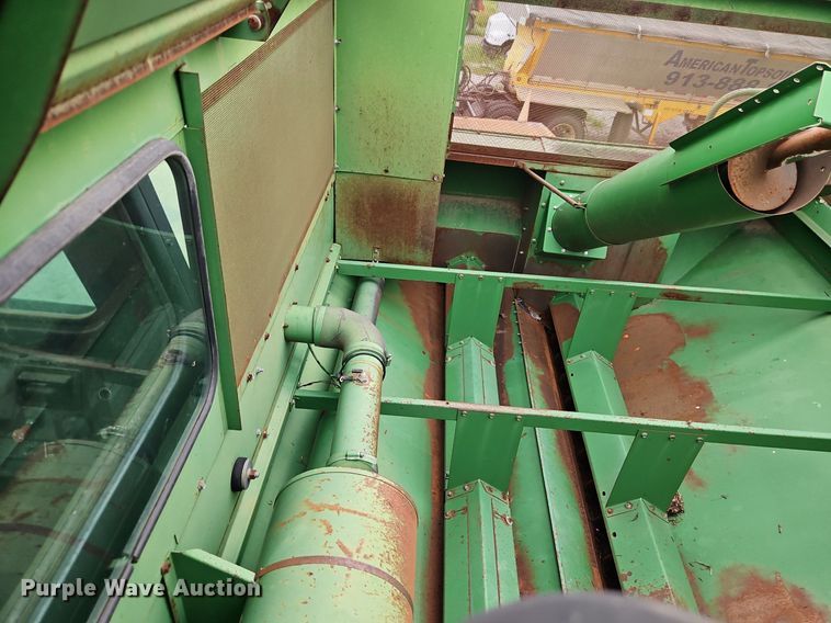 image for item EI8225 1988 John Deere 7720 Titan II  RWA combine