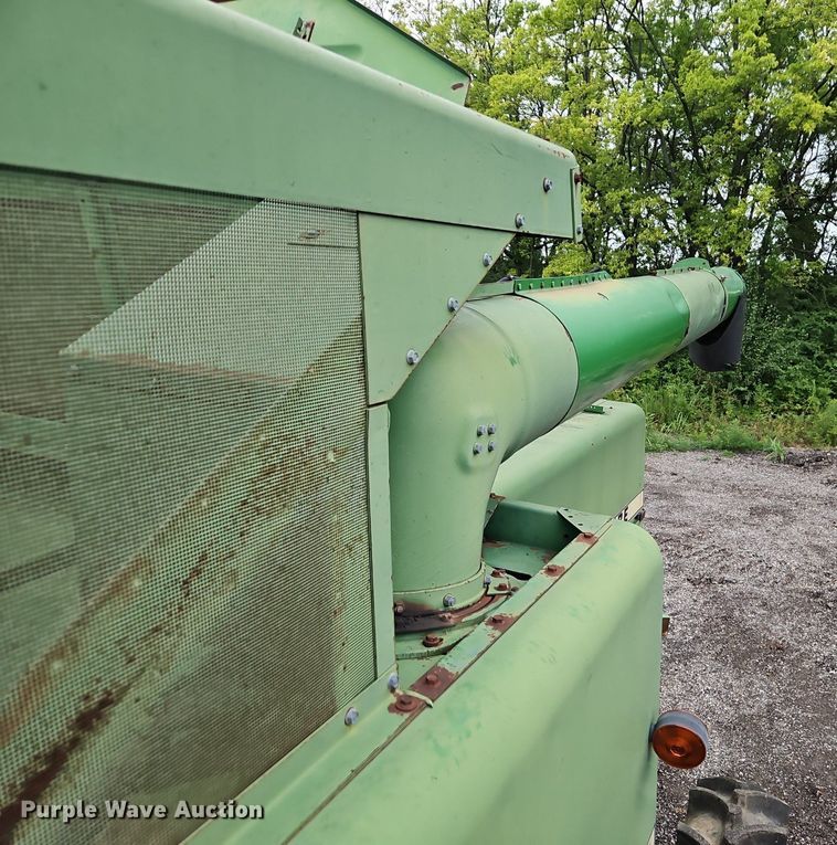 image for item EI8225 1988 John Deere 7720 Titan II  RWA combine