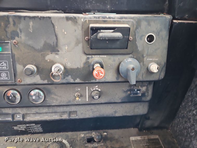 image for item EI8225 1988 John Deere 7720 Titan II  RWA combine