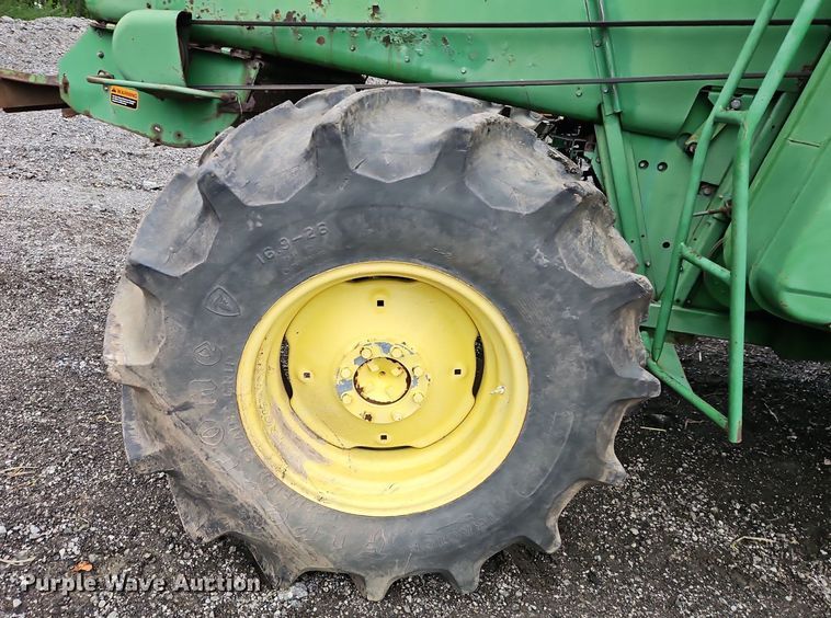 image for item EI8225 1988 John Deere 7720 Titan II  RWA combine