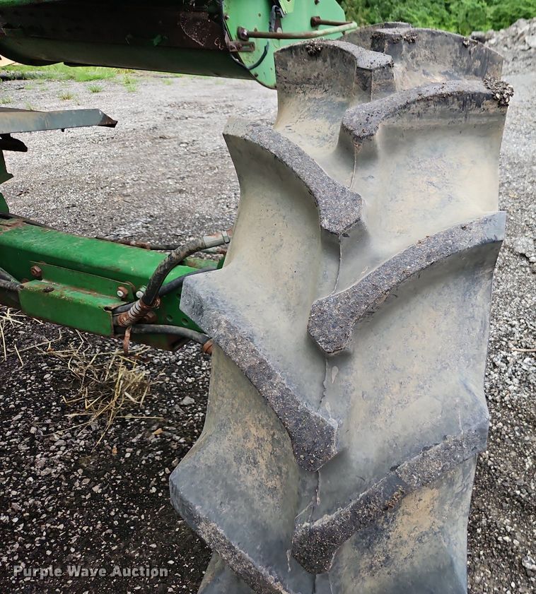 image for item EI8225 1988 John Deere 7720 Titan II  RWA combine