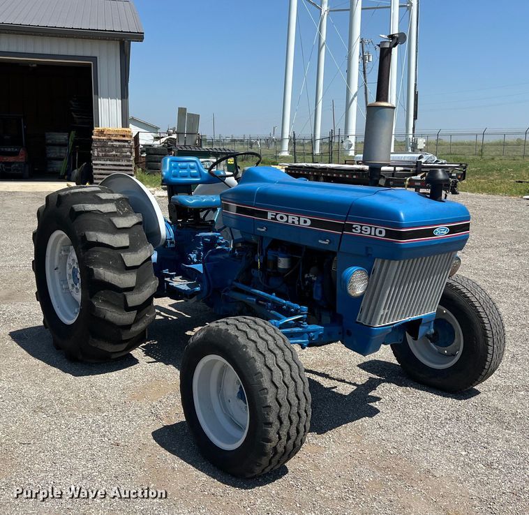 image for item EJ2947 Ford 3910 tractor