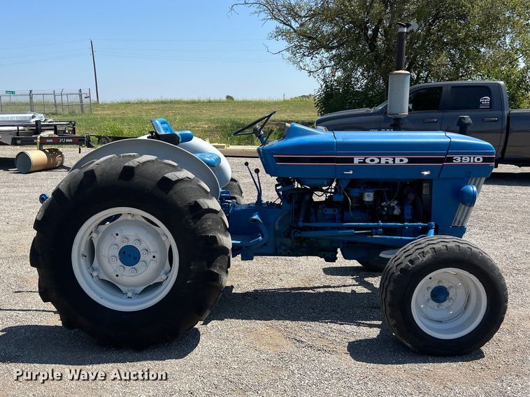 image for item EJ2947 Ford 3910 tractor