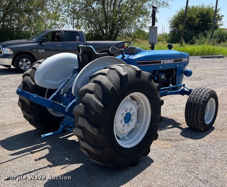 image for item EJ2947 Ford 3910 tractor