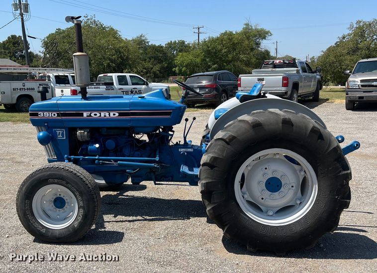 image for item EJ2947 Ford 3910 tractor