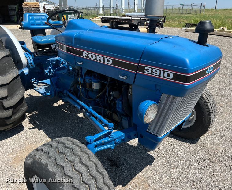 image for item EJ2947 Ford 3910 tractor