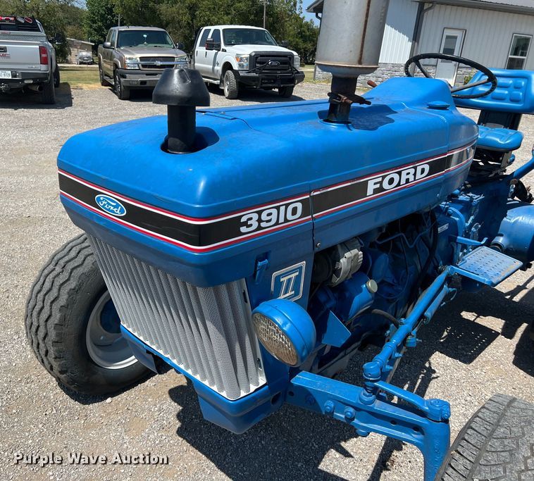 image for item EJ2947 Ford 3910 tractor
