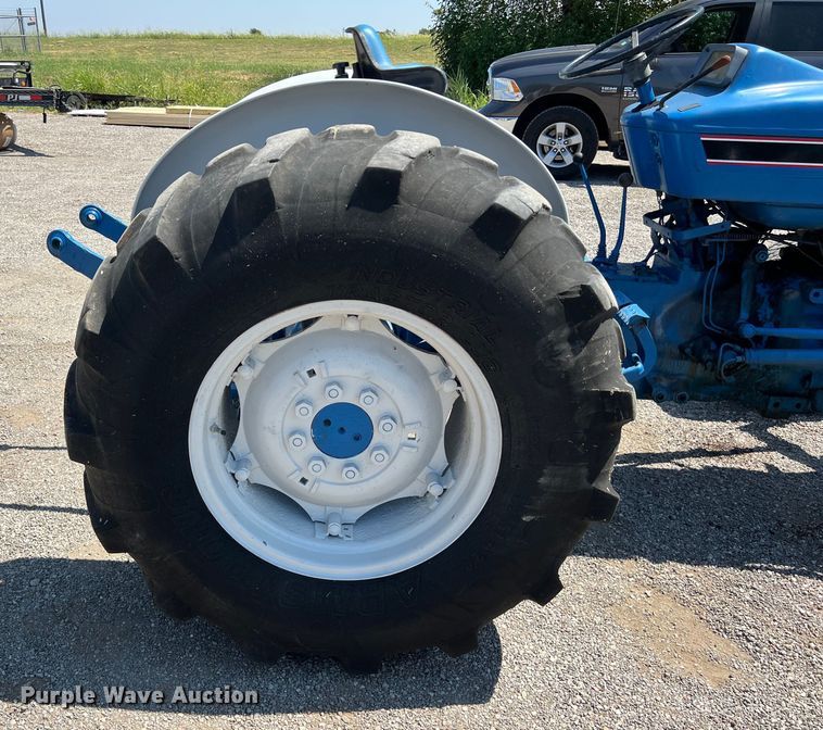 image for item EJ2947 Ford 3910 tractor