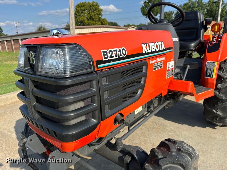 image for item EJ8842 Kubota B2710HSD MFWD tractor