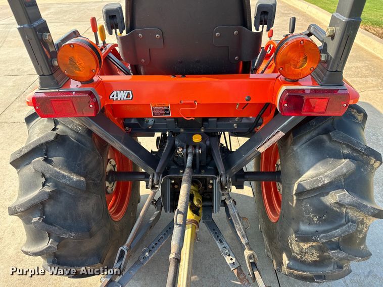 image for item EJ8842 Kubota B2710HSD MFWD tractor