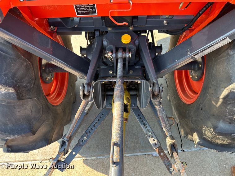 image for item EJ8842 Kubota B2710HSD MFWD tractor