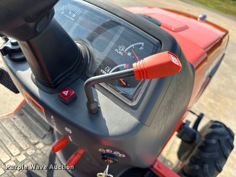 image for item EJ8842 Kubota B2710HSD MFWD tractor