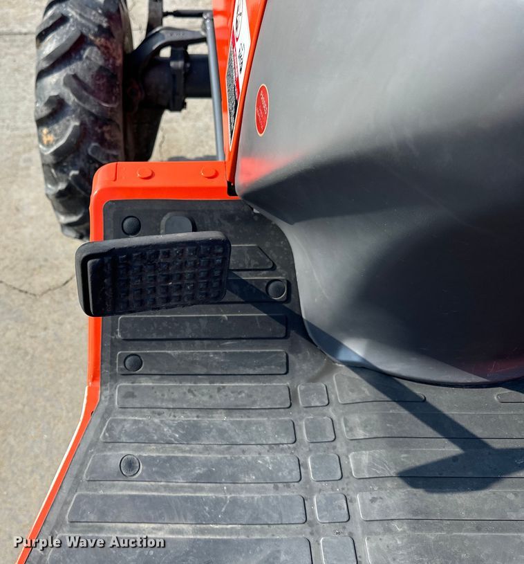 image for item EJ8842 Kubota B2710HSD MFWD tractor