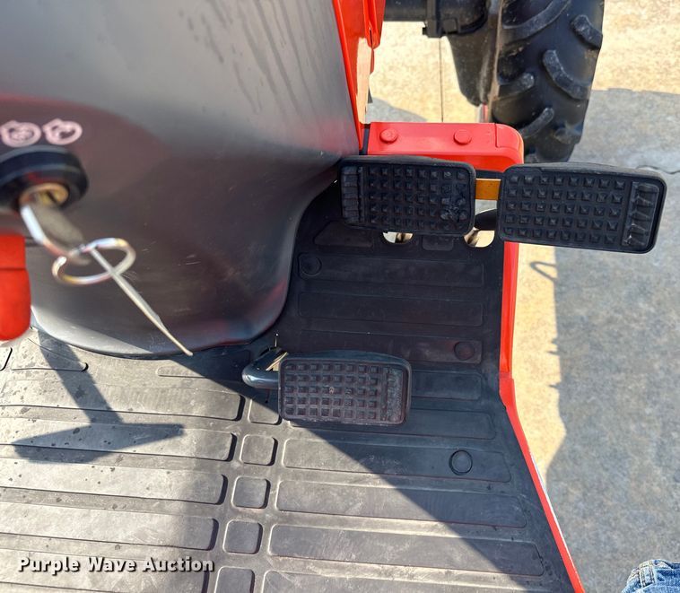 image for item EJ8842 Kubota B2710HSD MFWD tractor