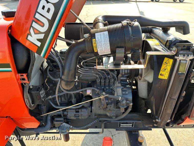 image for item EJ8842 Kubota B2710HSD MFWD tractor