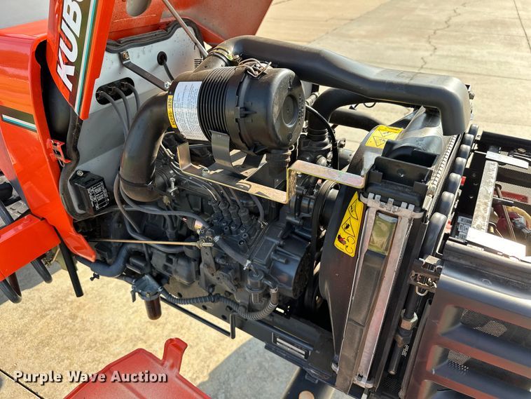 image for item EJ8842 Kubota B2710HSD MFWD tractor