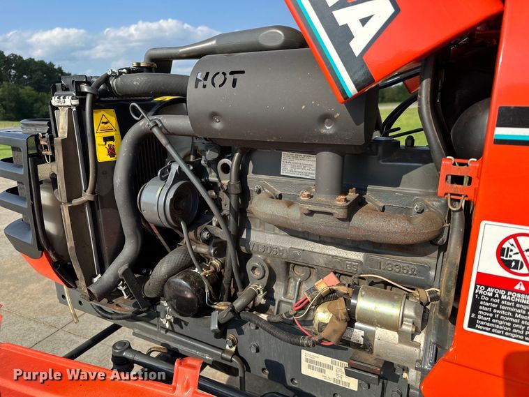 image for item EJ8842 Kubota B2710HSD MFWD tractor