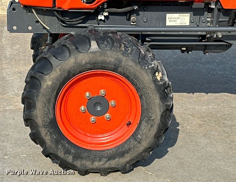 image for item EJ8842 Kubota B2710HSD MFWD tractor