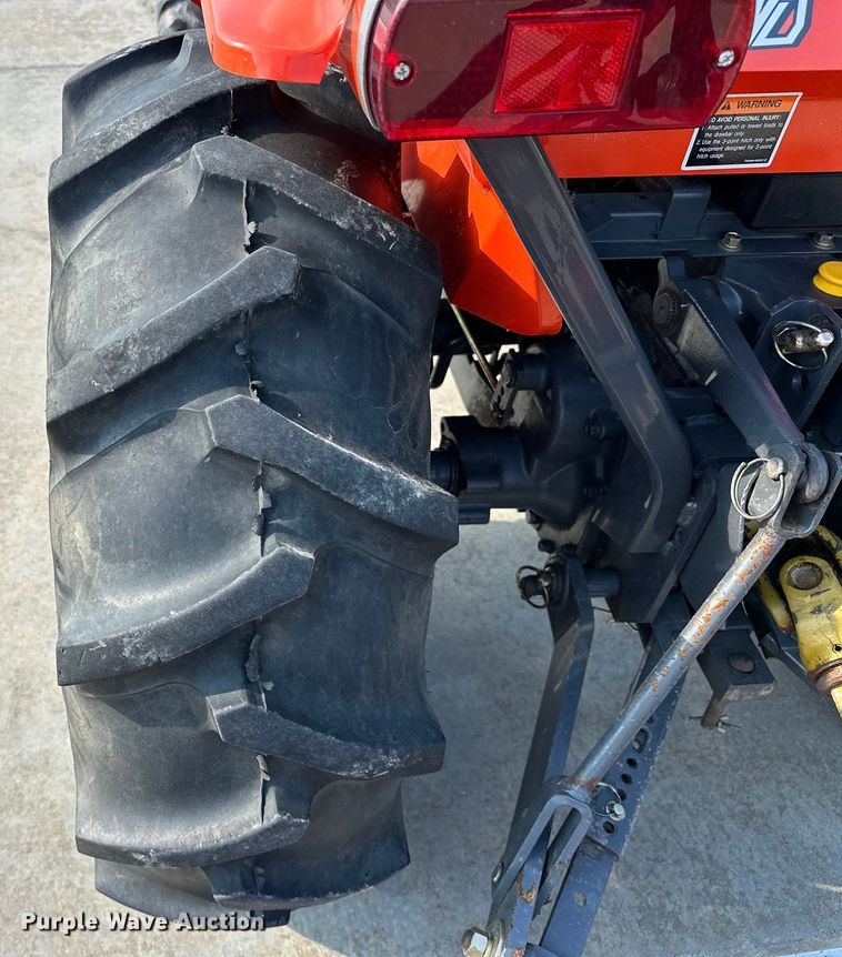 image for item EJ8842 Kubota B2710HSD MFWD tractor