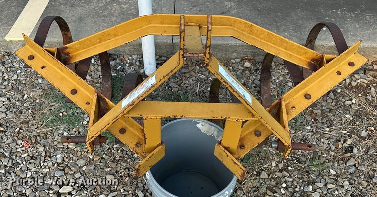 image for item EJ8842 Kubota B2710HSD MFWD tractor