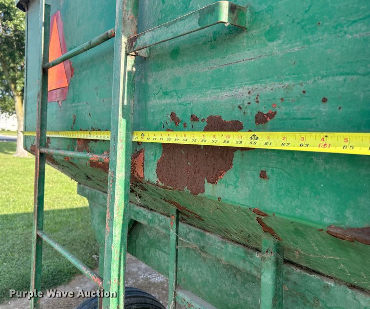 image for item EK3226 Bushnell GB-225 gravity wagon