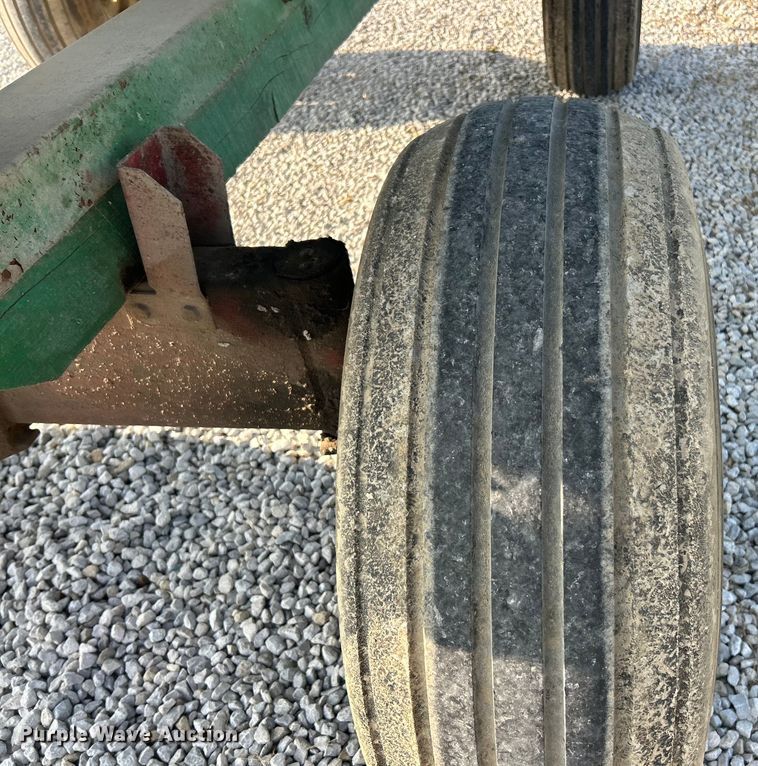 image for item EK3226 Bushnell GB-225 gravity wagon