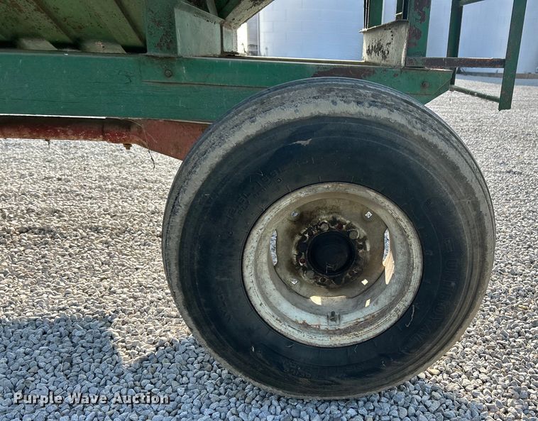 image for item EK3226 Bushnell GB-225 gravity wagon