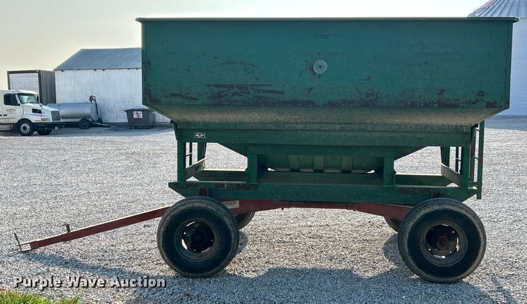 image for item EK3227 Bushnell GB-225 gravity wagon