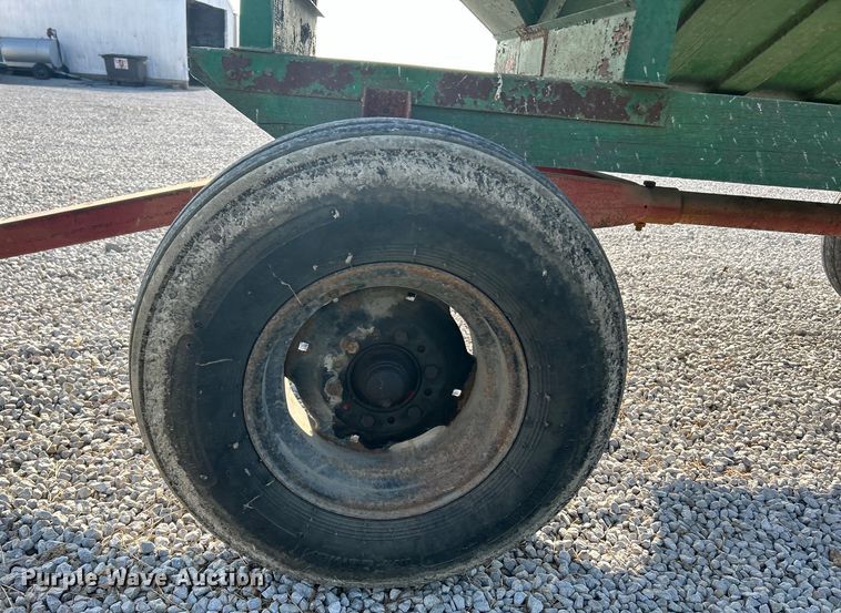 image for item EK3227 Bushnell GB-225 gravity wagon