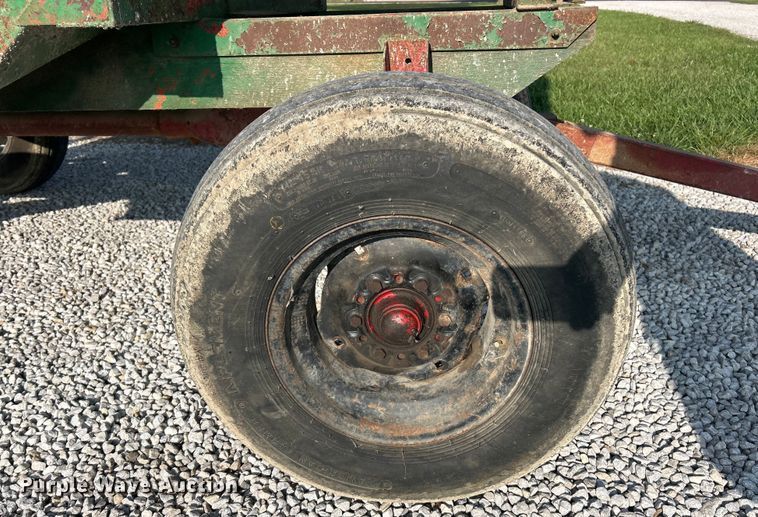 image for item EK3227 Bushnell GB-225 gravity wagon