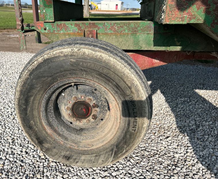 image for item EK3227 Bushnell GB-225 gravity wagon