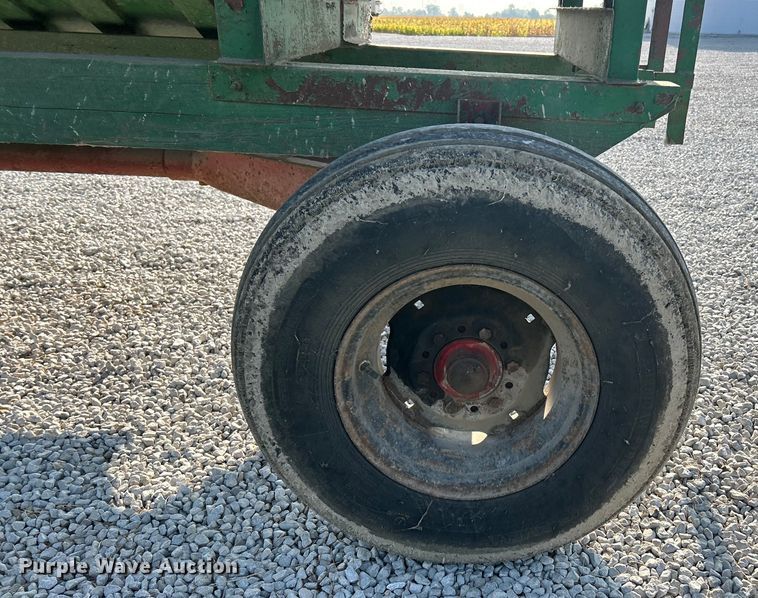 image for item EK3227 Bushnell GB-225 gravity wagon