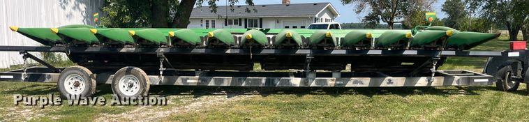 image for item EK8939 2011 John Deere 612CX corn head