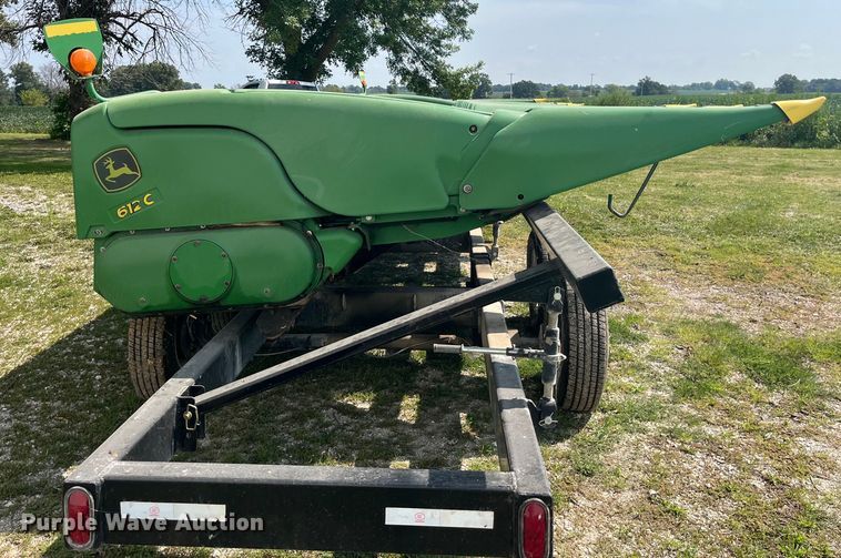 image for item EK8939 2011 John Deere 612CX corn head