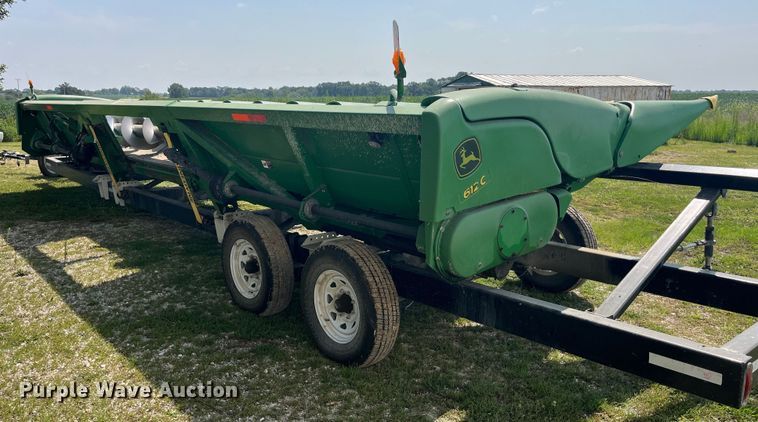 image for item EK8939 2011 John Deere 612CX corn head