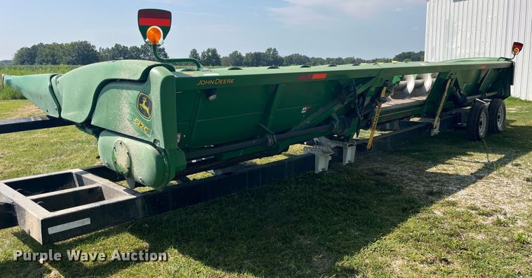 image for item EK8939 2011 John Deere 612CX corn head