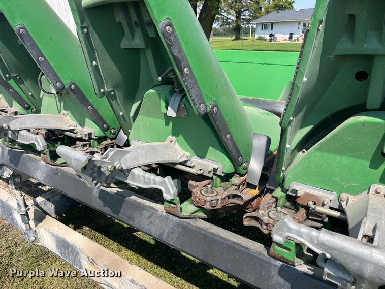 image for item EK8939 2011 John Deere 612CX corn head