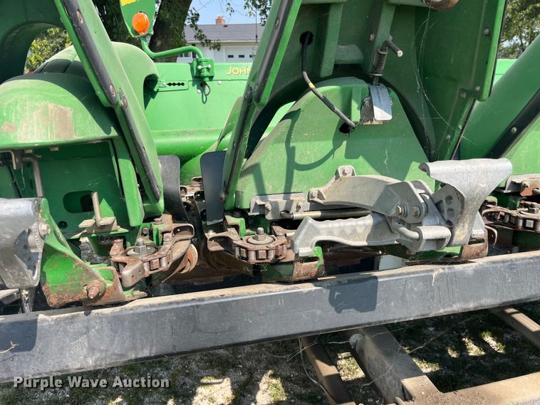 image for item EK8939 2011 John Deere 612CX corn head