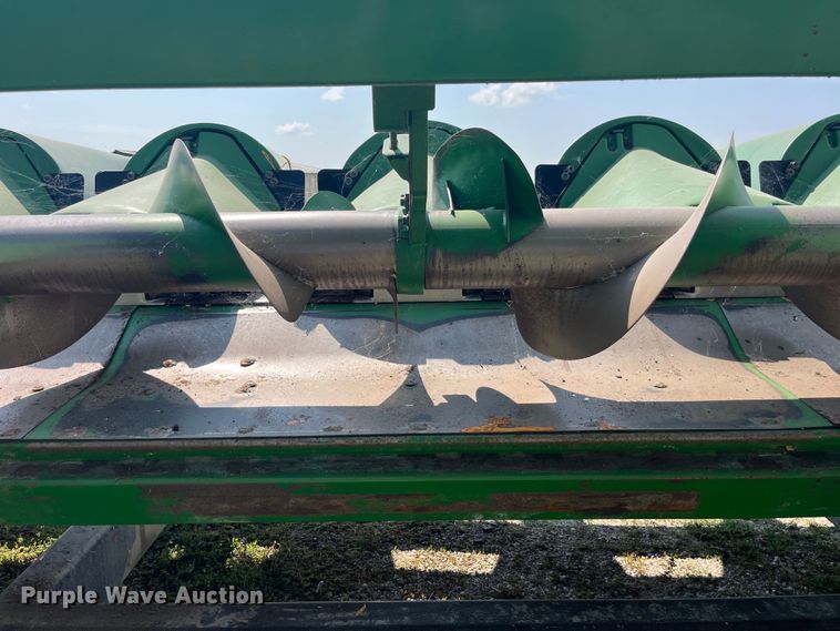 image for item EK8939 2011 John Deere 612CX corn head
