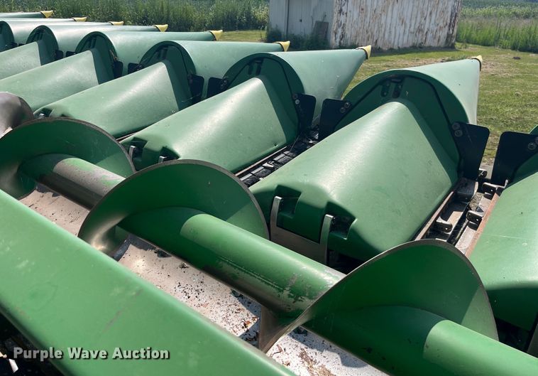 image for item EK8939 2011 John Deere 612CX corn head