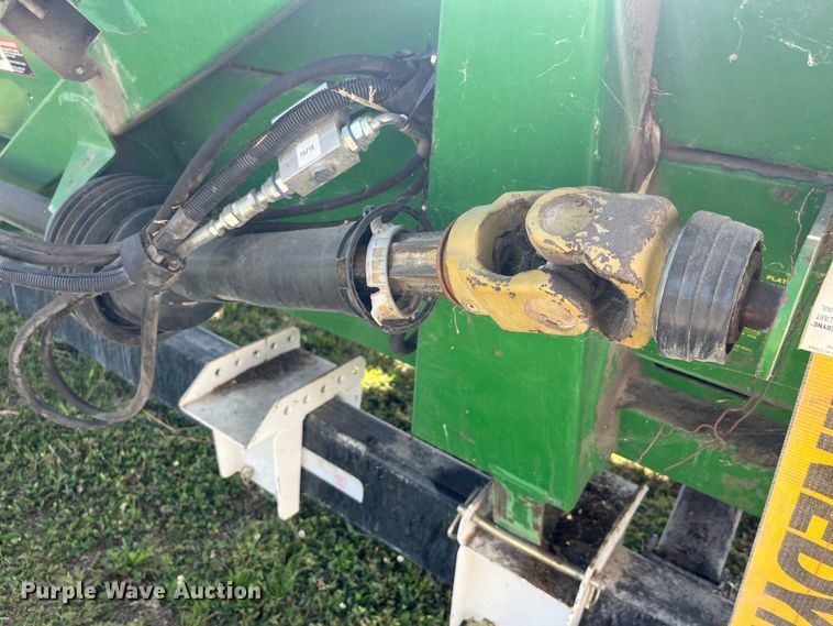 image for item EK8939 2011 John Deere 612CX corn head