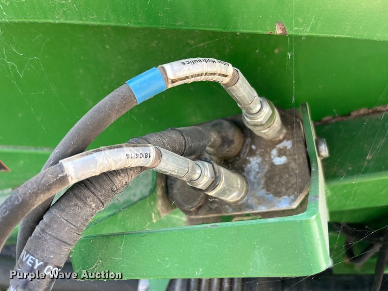 image for item EK8939 2011 John Deere 612CX corn head