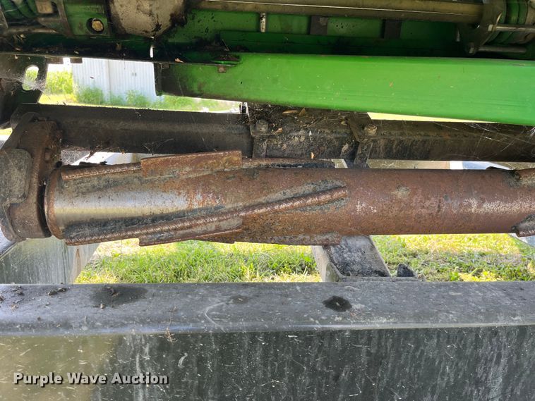 image for item EK8939 2011 John Deere 612CX corn head