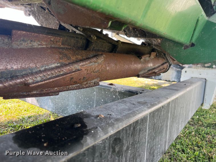 image for item EK8939 2011 John Deere 612CX corn head