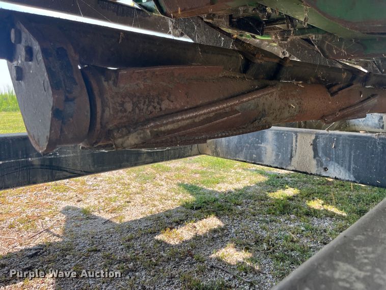 image for item EK8939 2011 John Deere 612CX corn head