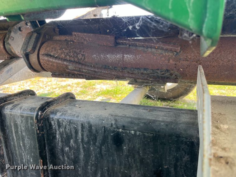 image for item EK8939 2011 John Deere 612CX corn head