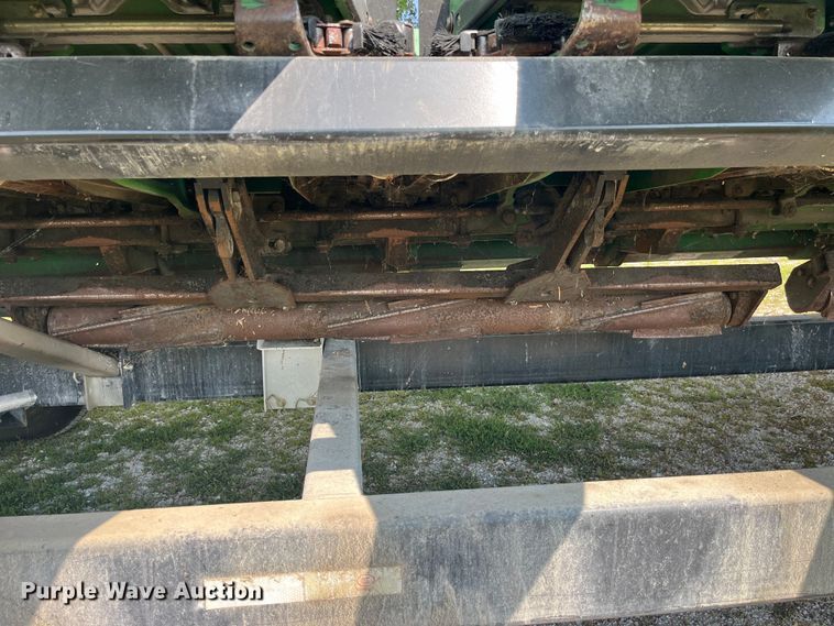 image for item EK8939 2011 John Deere 612CX corn head