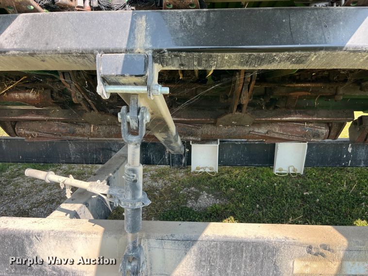 image for item EK8939 2011 John Deere 612CX corn head