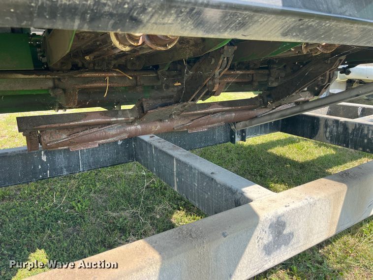 image for item EK8939 2011 John Deere 612CX corn head